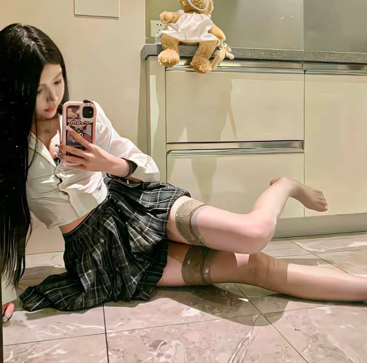 悬疑惊悚必看《大逃杀》未删减修复版：荒岛吃鸡鼻祖，同班同学的残酷自相残杀